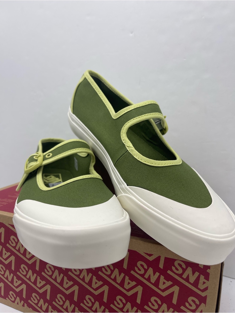 Vans WMNS Sz 8.5 Mary Jane Ballerina Green
VN000CRRCX1 Sandals Sneakers - Picture 5 of 16